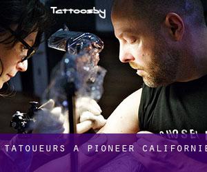 Tatoueurs à Pioneer (Californie)